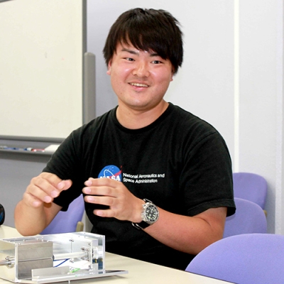 都立産業技術高専 学生インタビュー:創造工学専攻 航空宇宙工学コース 小野さん